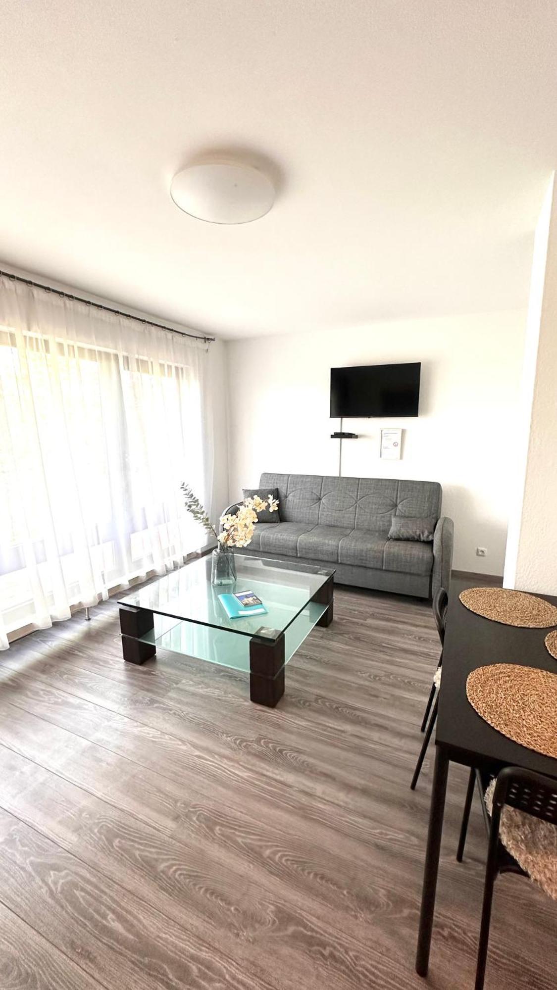 Apartment Sweet 17 *